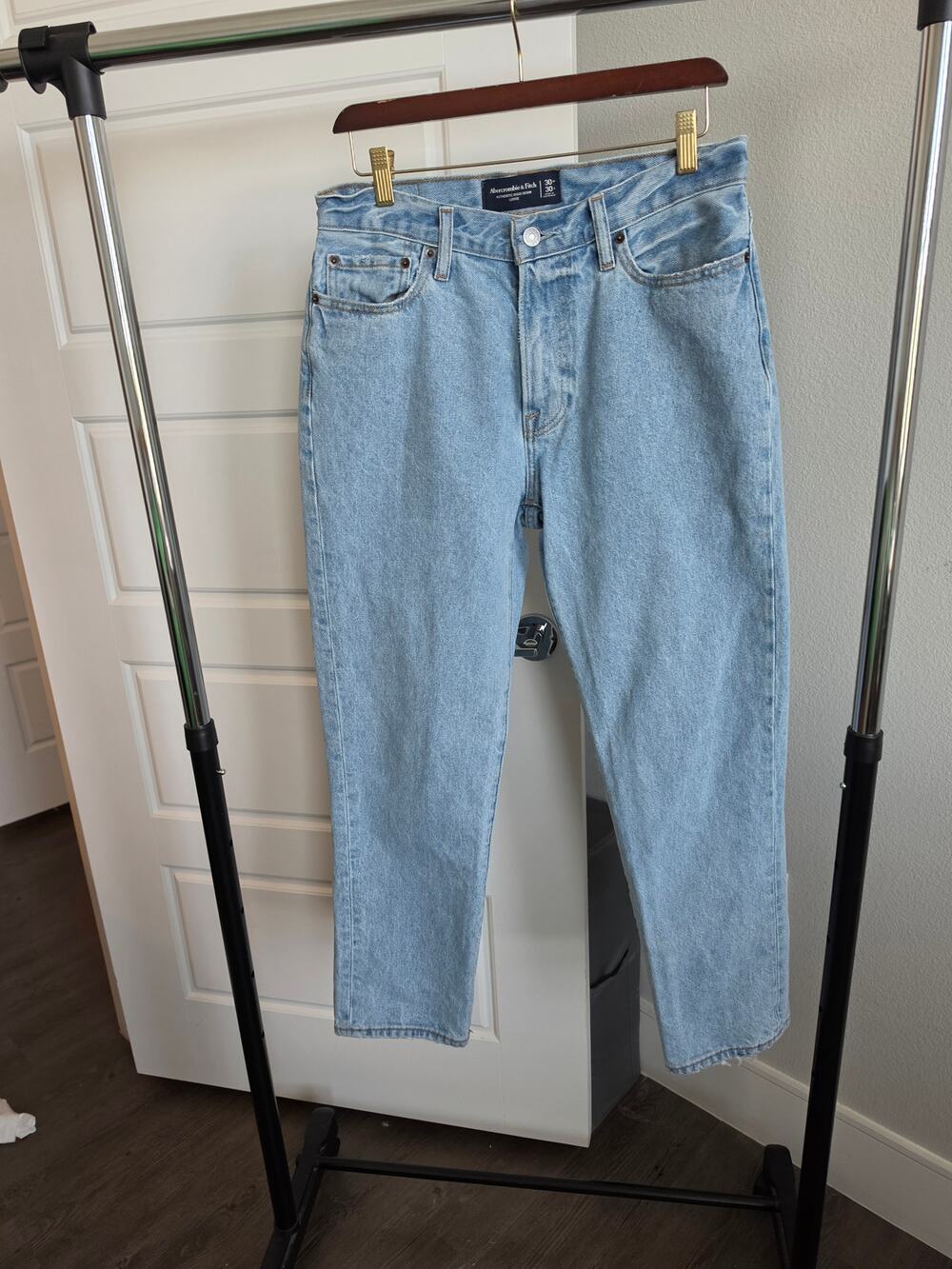 Abercrombie and Fitch Authentic Rigid Loose Jeans Light Wash Size 30x30